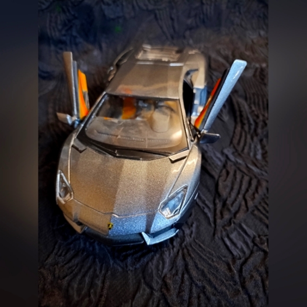 Lamborghini Aventador LP700-4 scale 1/24  Maisto
